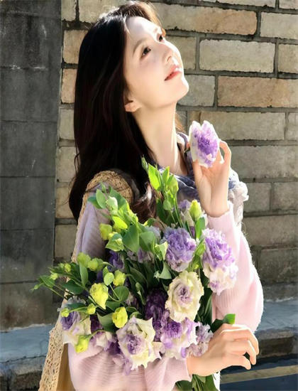 《家庭主妇的逆袭》服装道具解析：时代还原与细节设计评价